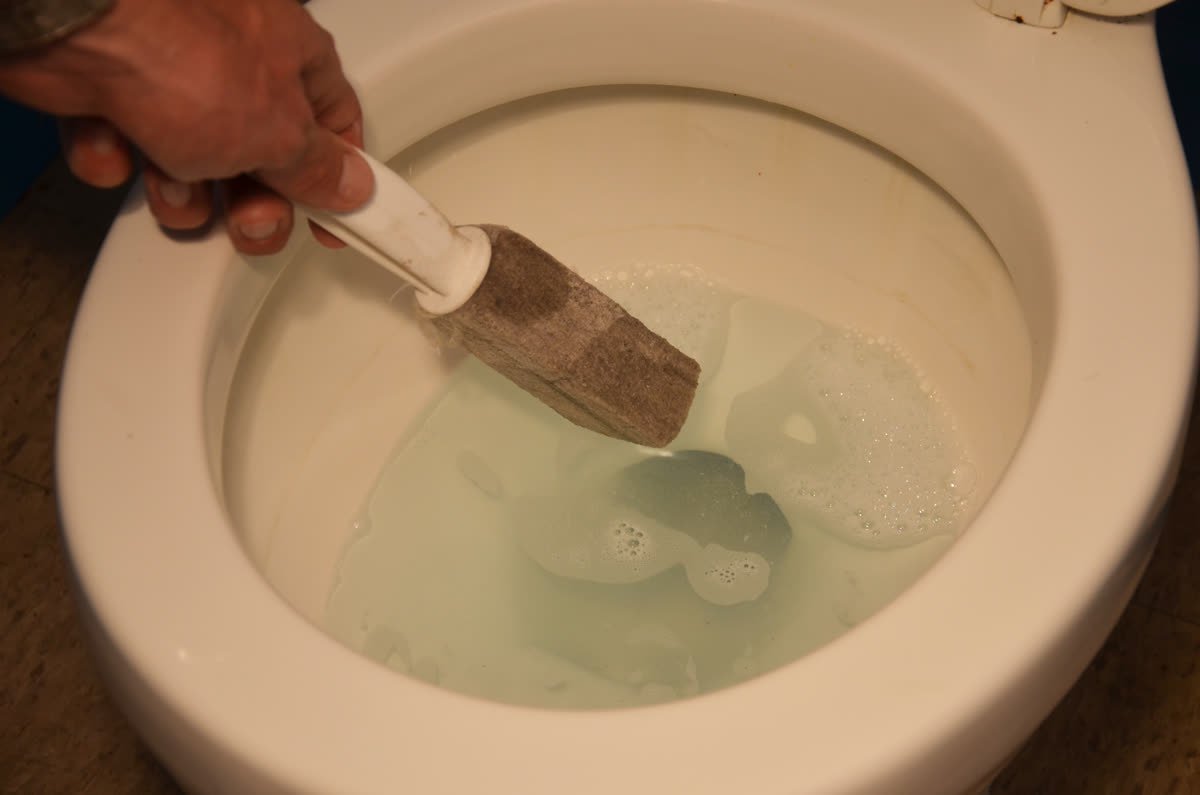 SanthoffPlumber's tweet photo. How do cleaning professionals manage to get toilets looking so insanely clean? Their big secret is using a pumice stone on the porcelain bowl to make it look new again. Via @ScottyMcCleanGM 
https://t.co/lDNrlAMjlA https://t.co/wBeXn5mTcm