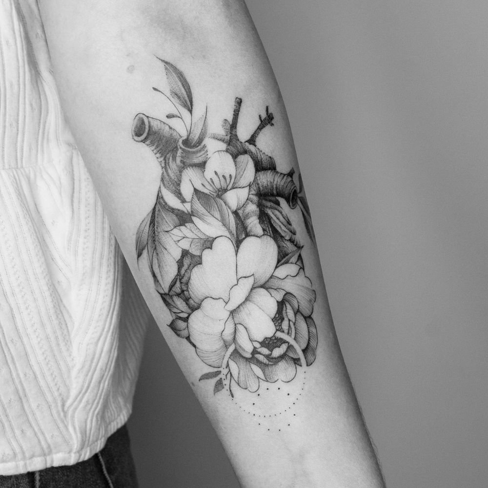 KalawaTattooer's tweet photo. Fine #heart with #flowers #tattoo.⠀⠀⠀⠀⠀⠀⠀
#dotwork #finework #dotworktattoo #finetattoo #dotworktattoos #vegantattoo #flower #vegantattooer #veganfriendly #tattooartist #botanicaltattoo #botanic #feuille #flowercomposition #nature #fleur #coeur #coeurfloral #heartflowers https://t.co/9y3DEiNjCP