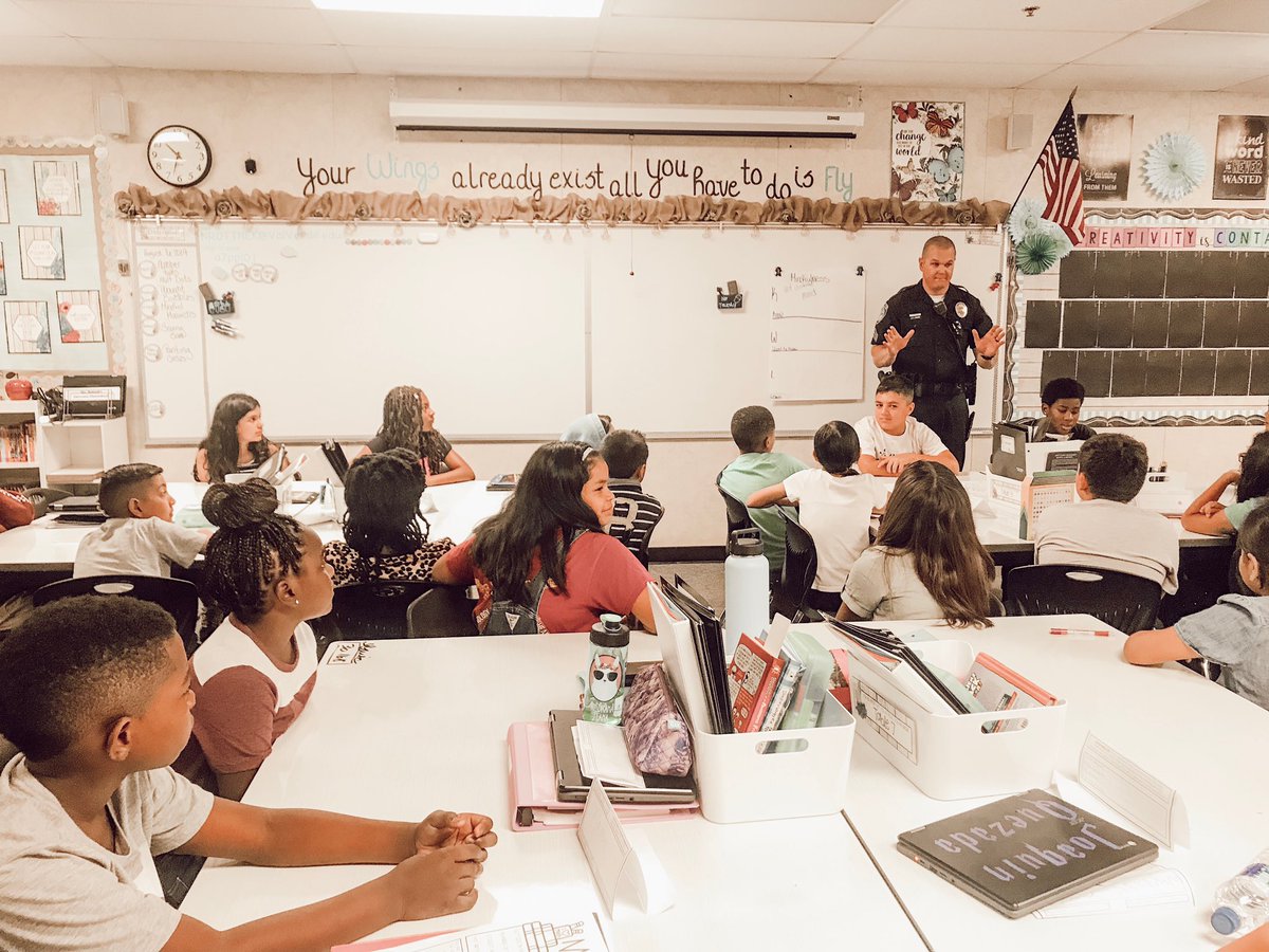 VVUHSDPDChief's tweet photo. Ok @lasselleVVUSD students ! I 👀 you #showingyourspots! Super impressed with all the 5th grade classes who understand important values to live by! #berespectful #beresponsible #ownyouractions #thinkfirst #respectproperty #bekind #listentoyourteachers https://t.co/8FvWVuZY6Z