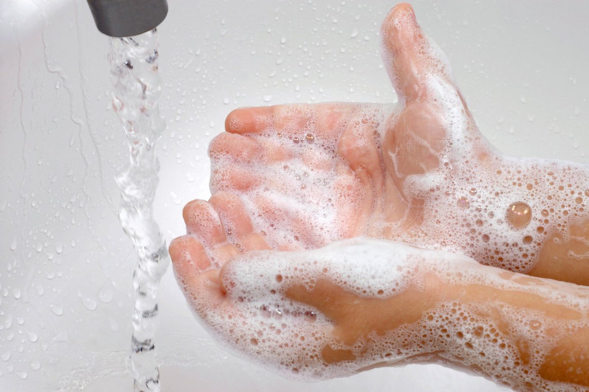 HealthyLivingMo's tweet photo. Summer days mean outdoor play! Remember to wash hands regularly to help prevent exposure to lead-contamination  near older homes &amp; in historical mining areas. To learn about potential childhood lead poisoning  &amp; how to prevent it, visit https://t.co/wcwXzLJ3ud. #MissouriTracking https://t.co/lVuRvtkjWL