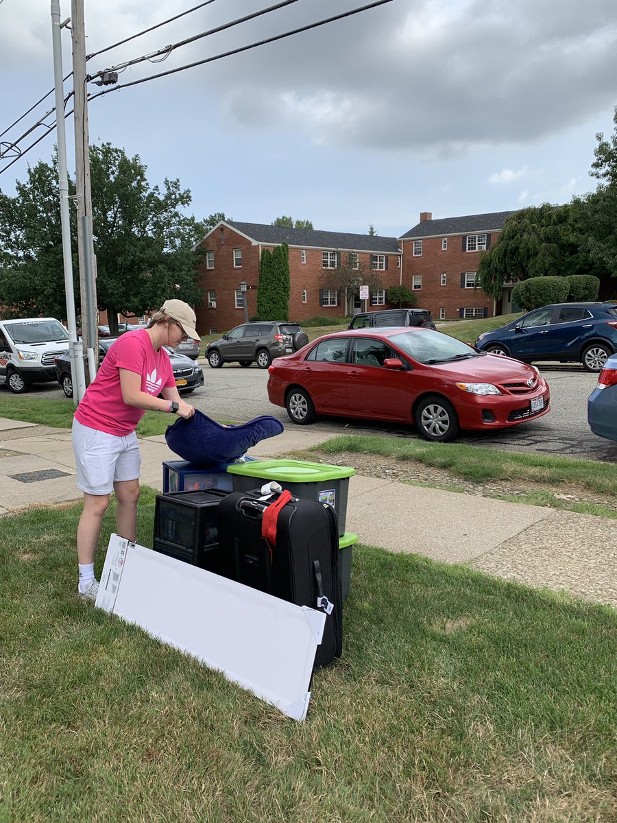 Same process, different year! Upperclassmen Move-In is happening all weekend, see you soon Lakers! ☘️