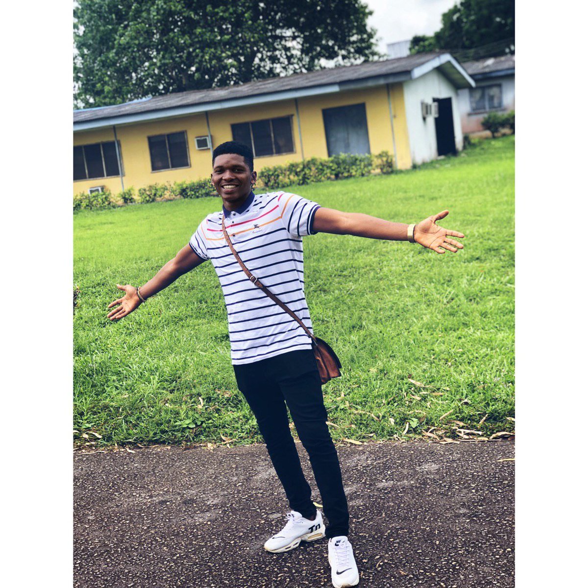 KingThona's tweet photo. local man's happy,, #foreversmiles https://t.co/svR3oAesau