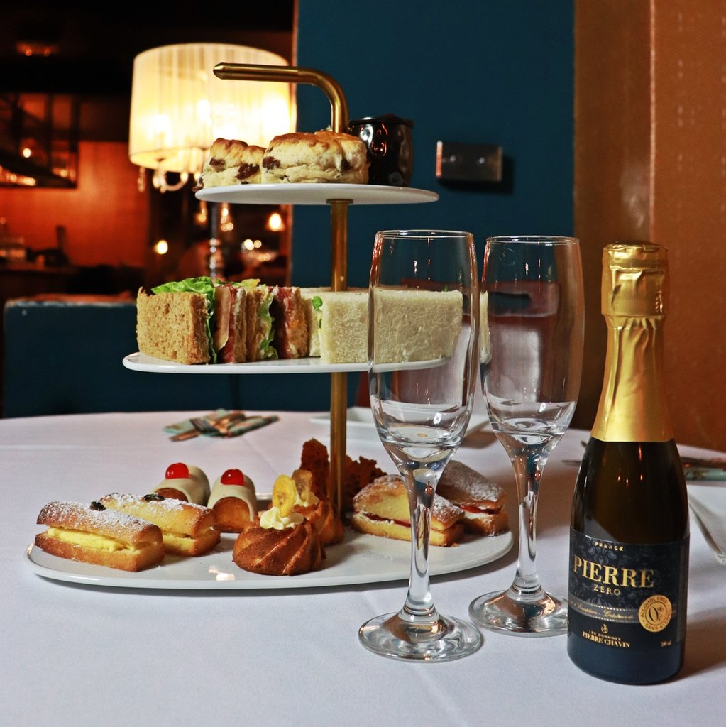 AzantiUK's tweet photo. There's nothing quite like afternoon tea with a glass of bubbly!

#afternoontea #bubbles #wine #pierre #sparkling #tea #cakes #sandwiches #wineandfood #speciality #wineconnoisseur #wineclass #wineoclock #favouritedrink #zeroalcohol #winelovers #halalwine #noalcohol #halal https://t.co/sCGfw2P0ss