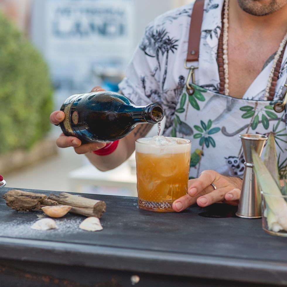 Vini_Moletto's tweet photo. #COCKTAILTIME
MOLETTO PROSECCO TO TOP

🍹To complete the perfect #cocktail #Moletto #Prosecco is a must

🍹Per un perfetto cocktail non può mancare il tocco finale di #MolettoProsecco 

#ExtraDry #Spumante
#ProseccoDoc #Treviso
#Mixology #Mixability  #Cocktails #Bartender #Barman https://t.co/emxVslzF4l