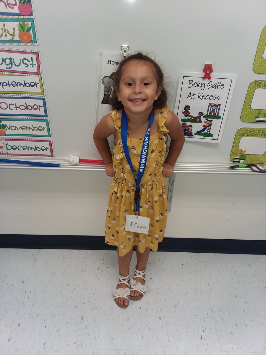 RoseHartford5's tweet photo. My adorable nieces at school. They are getting so big https://t.co/Zz8Lcq5pyT