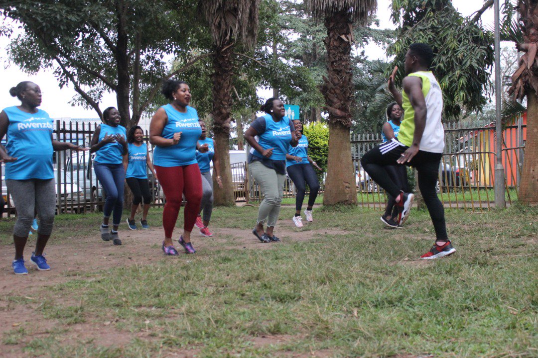 CocaColaBevUg's tweet photo. After a long week of pressure, deadlines, issues and crises, Uganda's finest PR Practitioners are venting out while keeping in shape at this month's #PRAUHealthRun. Spot anyone you know? Tag them. #Hydrate https://t.co/XeCCe4wgKs