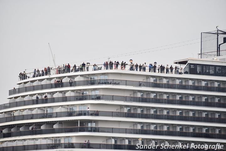 Vertrek Ms Zuiderdam uit Rotterdam.