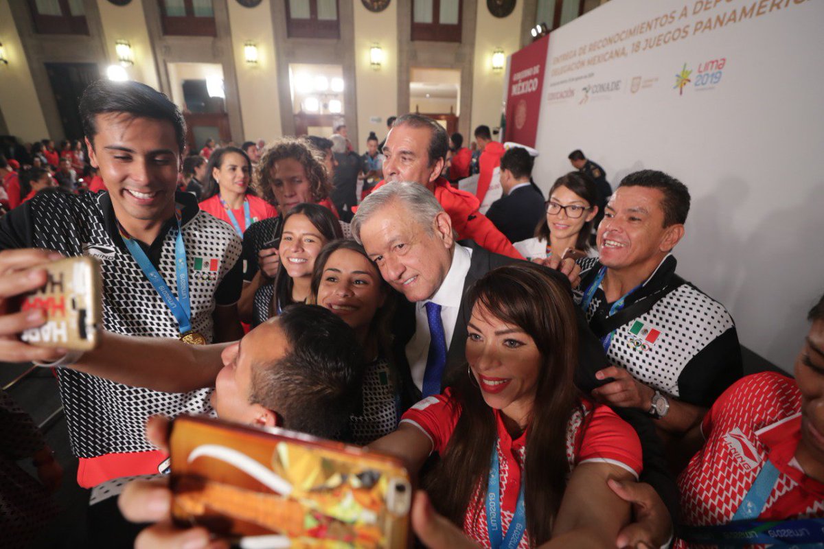 yeidckol's tweet photo. Grandes hombres y mujeres se unen a la presente generación de #atletas en #México. Es un honor poder ser testigo de sus logros, sus metas alcanzadas, su esfuerzo y dedicación. Promover una cultura deportiva es un tema prioritario para #morena. #JuegosPanamericanos2019 #Lima2019 https://t.co/F3l6Eegy2M