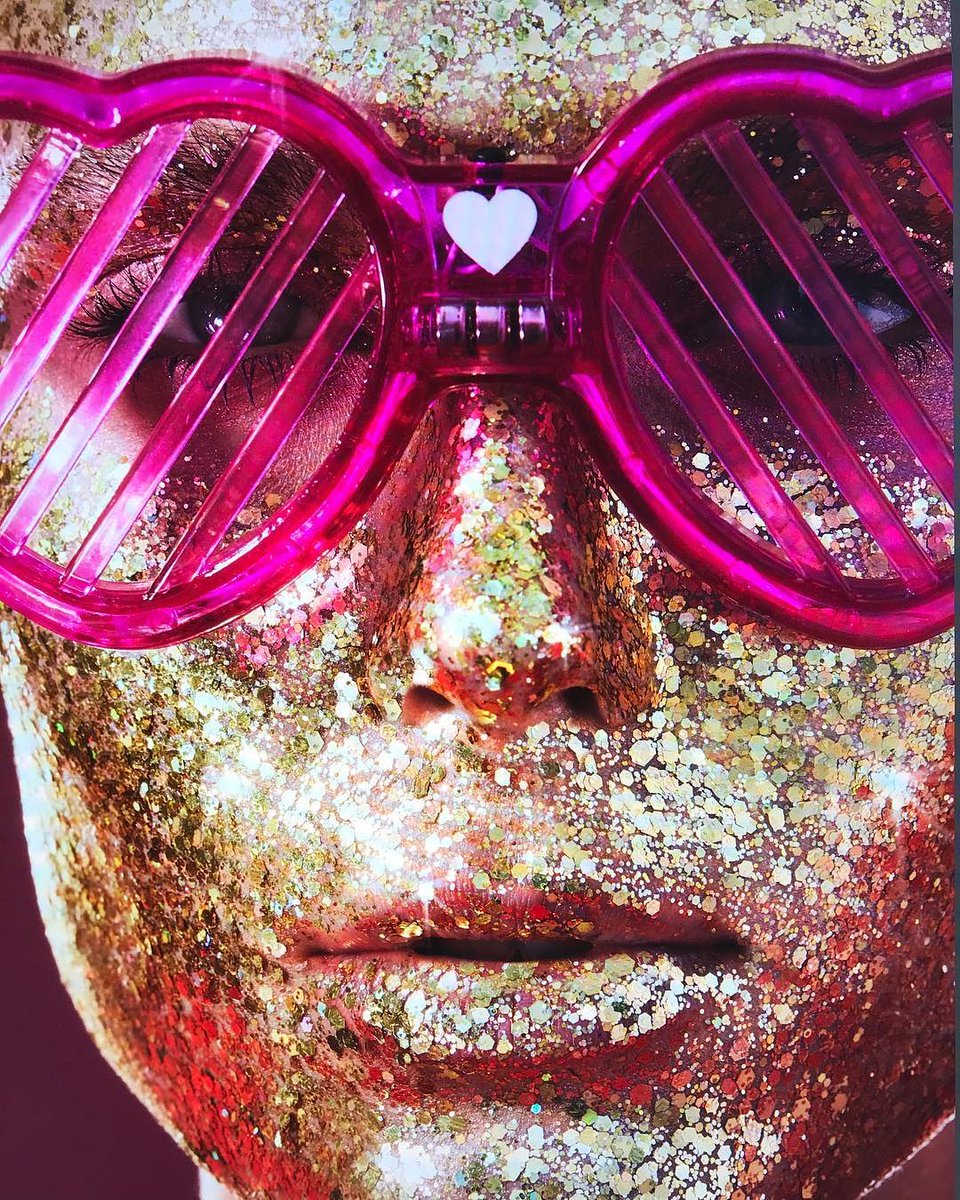 pinkribbonfound's tweet photo. When in doubt, just add glitter 💖 Happy girls shine brighter 💖
---------------------
#heartglasses #glitterface #glitter #heart #glitterlips #love #disco #goldface #gold #pink #pinkeverything #discobarbie #allpinkeverything #pinkribbonfoundation https://t.co/JQ3jihVIh3