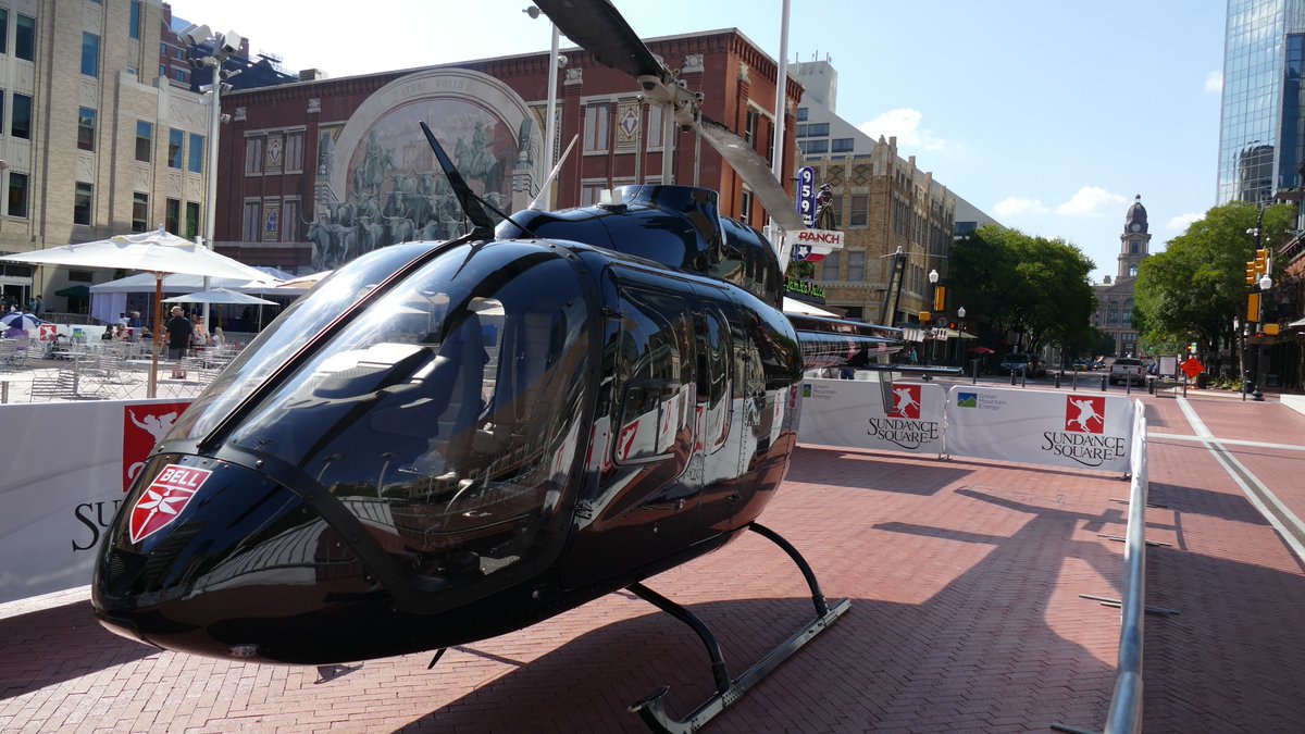 BellFlight's tweet photo. Our employees continue show their generosity in support of @UWTarrant. Last night’s #LiveUnitedParty event in @sundancesquare was the perfect way to start tackling our community’s most critical efforts together! #FWProud https://t.co/skvszHZNQb