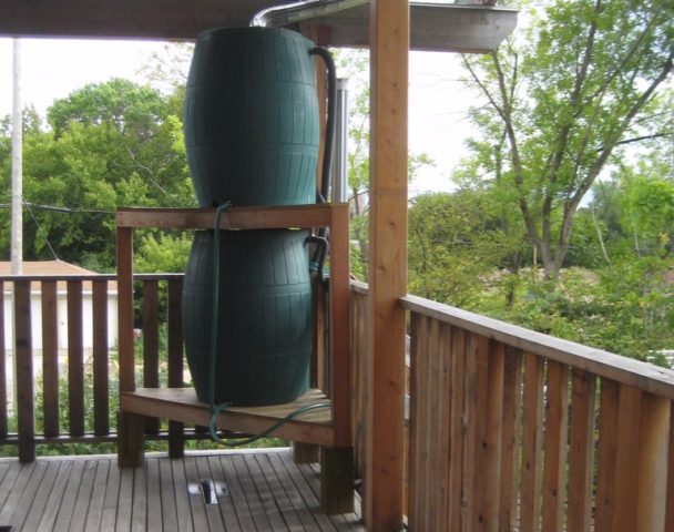 FunHouseHome's tweet photo. DIY Rain Barrels - do's &amp; don'ts when making a rain barrel for easy rainwater collection: https://t.co/yuk6q88Vvq #rainbarrel #green #ecofriendly #rainwater #diy #diyproject #rain https://t.co/MDUjmcosL1
