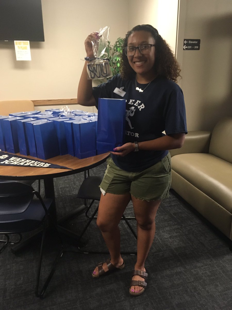 WUHonors's tweet photo. School of Applied Studies! https://t.co/uNtPB9Tckl