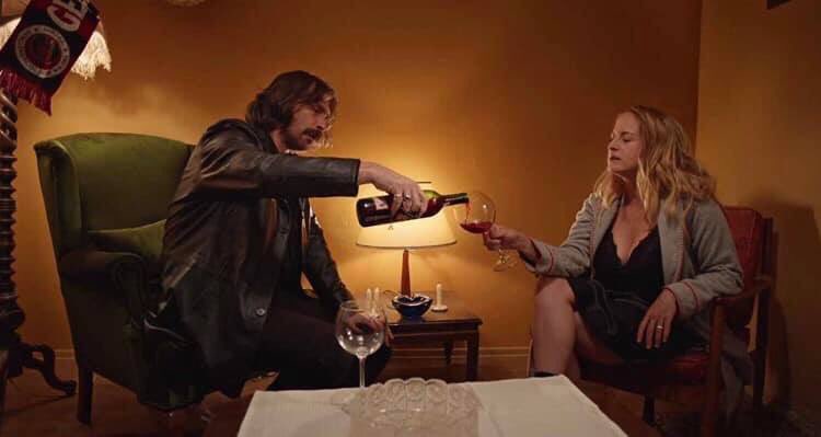 Birini çok sevmenin bedeli, bir daha kimseyi sevememektir.