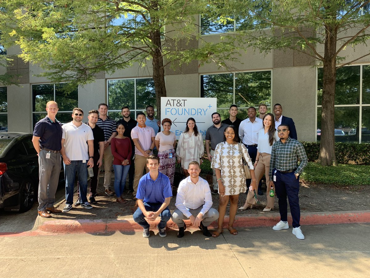 jennamdistefano's tweet photo. Exciting morning at the @ATT Foundry learning about how IOT and Big Data transform business. Can’t wait to see the opportunities this team uncovers next! @B2BVerticals @ATTBusiness #IndustrySolutions #globalbusiness #lifeatATT https://t.co/EhWOK47cBk