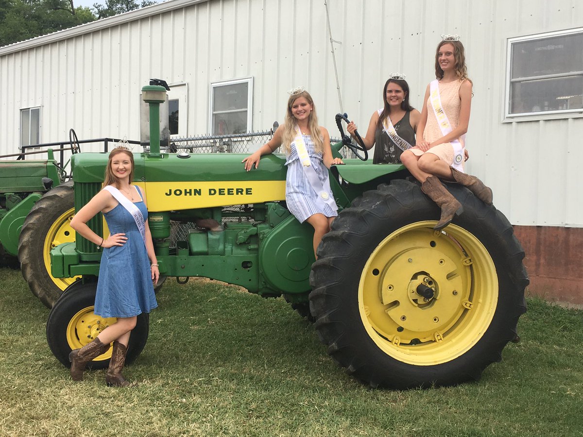 Annie_Wieland's tweet photo. Check out the #washmo fair queens on an FRCC restored tractor. #cheersto90years https://t.co/7YhJwyWpMd