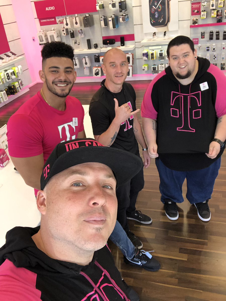 Brentt619's tweet photo. Great OPS visit with the Comi$$ion Gorge team!! #WestOpsFocusWeek #WildlyAmbitious #LetsGo #BeastMode #OffWhite https://t.co/j3jEslgQdz