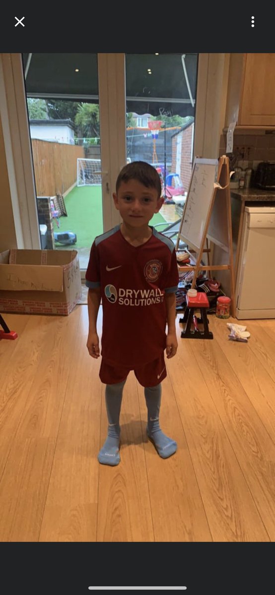 lee_currie's tweet photo. New @RRYFC U7’s red kit looking class 👌🏻 #10dog like his old man was https://t.co/B8ZxiIccwv