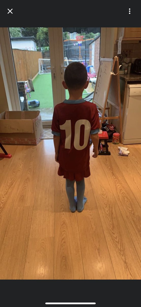 lee_currie's tweet photo. New @RRYFC U7’s red kit looking class 👌🏻 #10dog like his old man was https://t.co/B8ZxiIccwv