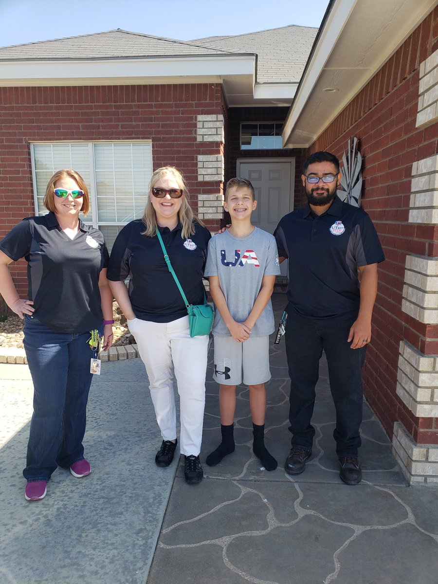 CrenshawScience's tweet photo. Got to visit some of our students a as welcome them back for the school year a little early today. 

Welcome to the 2019-2020 school year, sure to be the best school year ever! 

@UTPBSTEMAcademy @PrincipalStem https://t.co/PejRxSNkuo