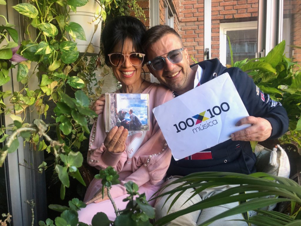 100x100musicaes's tweet photo. De @AlejandroSanz pasando por @TizianoFerro @pabloalboran o "la Pantoja". @AmisPeligrosas se someten a nuestro #Testx100 y esto es lo que nos cuentan @cristinadlvalle y @MarcosAmistades: https://t.co/2CJBI4HIz6
@SonograndMusic https://t.co/AX7Lg7BTnc