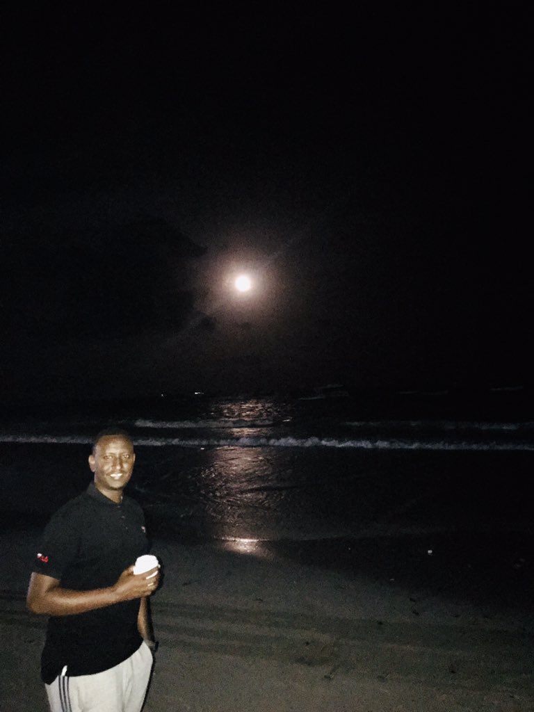 SadaamAbdi's tweet photo. Lido beach forges its own sounds, its dreamy surface & i definitely love to hear its metronomic wave music. The sea softly doused the beach & the waves were carelessly dribbling onto the sand, you may understand why it’s called the fisherman’s friend though.
#Mogadishu #LBeach https://t.co/kQwuAUgqR3