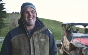 williamson_dean's tweet photo. Johnie's old man might be "bloody cunning" but he's also a farmer at the top of his game! Click https://t.co/leNGL3xjsB then #WatchLikeShare this 56th #OnFarmStory https://t.co/52eOMUB2kD