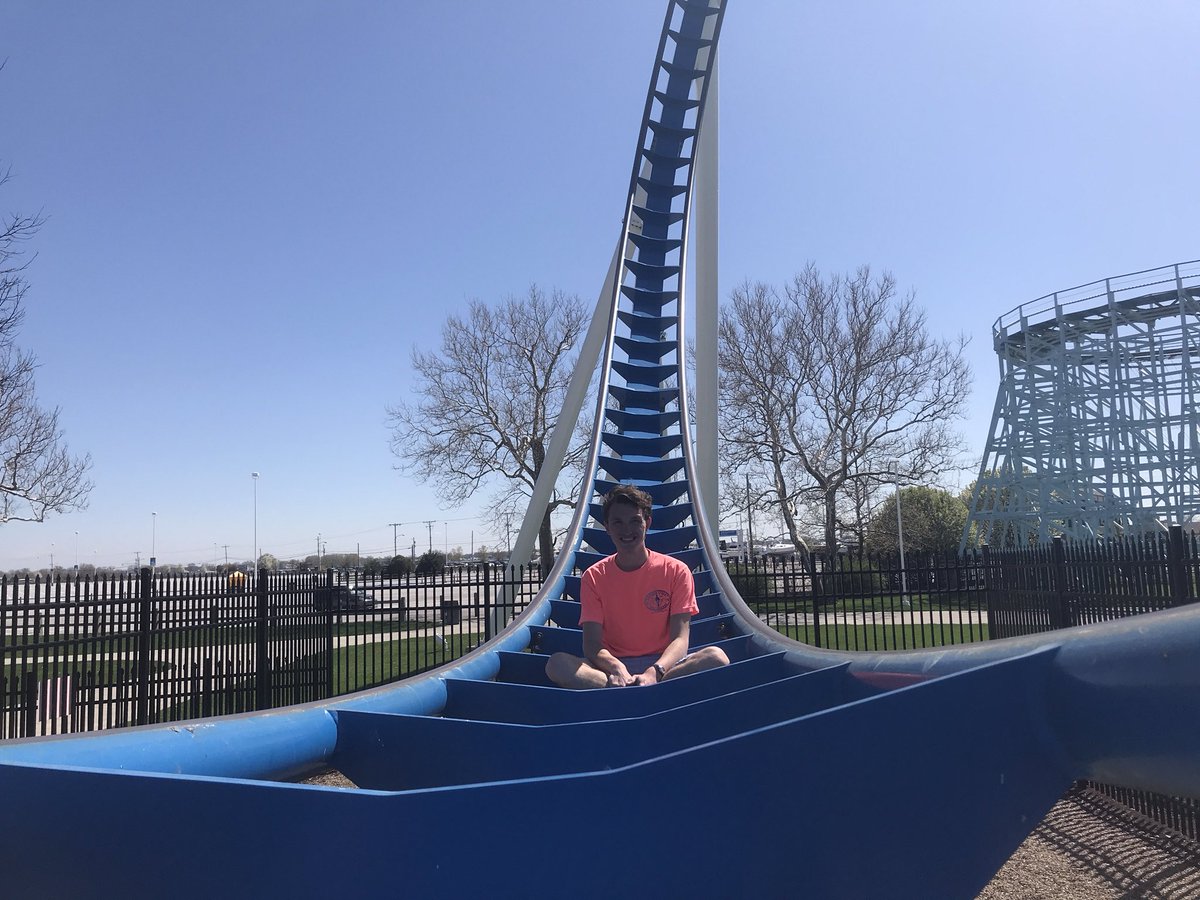 _michaelvincent's tweet photo. Happy #NationalRollerCoasterDay https://t.co/q9lXLpMHaZ