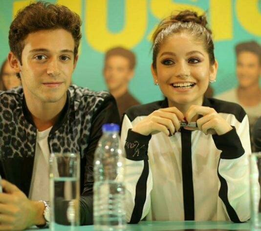 TeamBonitos's tweet photo. La mejor firma de 💿
#KarolSevilla #RuggeroPasquarelliTrendy #SoyLuna #KCAMexico https://t.co/oV4awX93pX