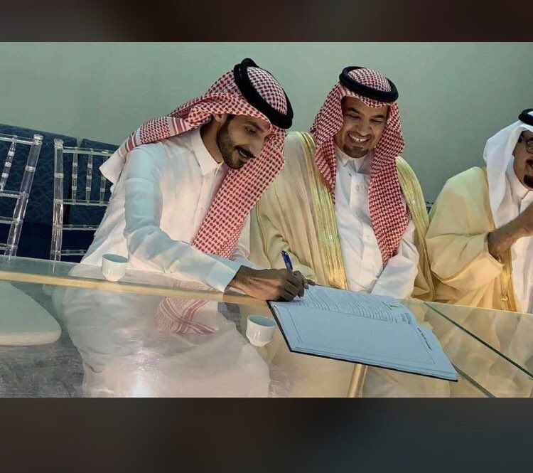 Homd7's tweet photo. أبارك لأخي الغالي نايف بن فيحان المقهوي
على عقـد قرانه وأسأل الله أن يبارك له 
وأن يـرزقه الذريه الصـالحه  💐💐💐 https://t.co/oAZcd3EHkq