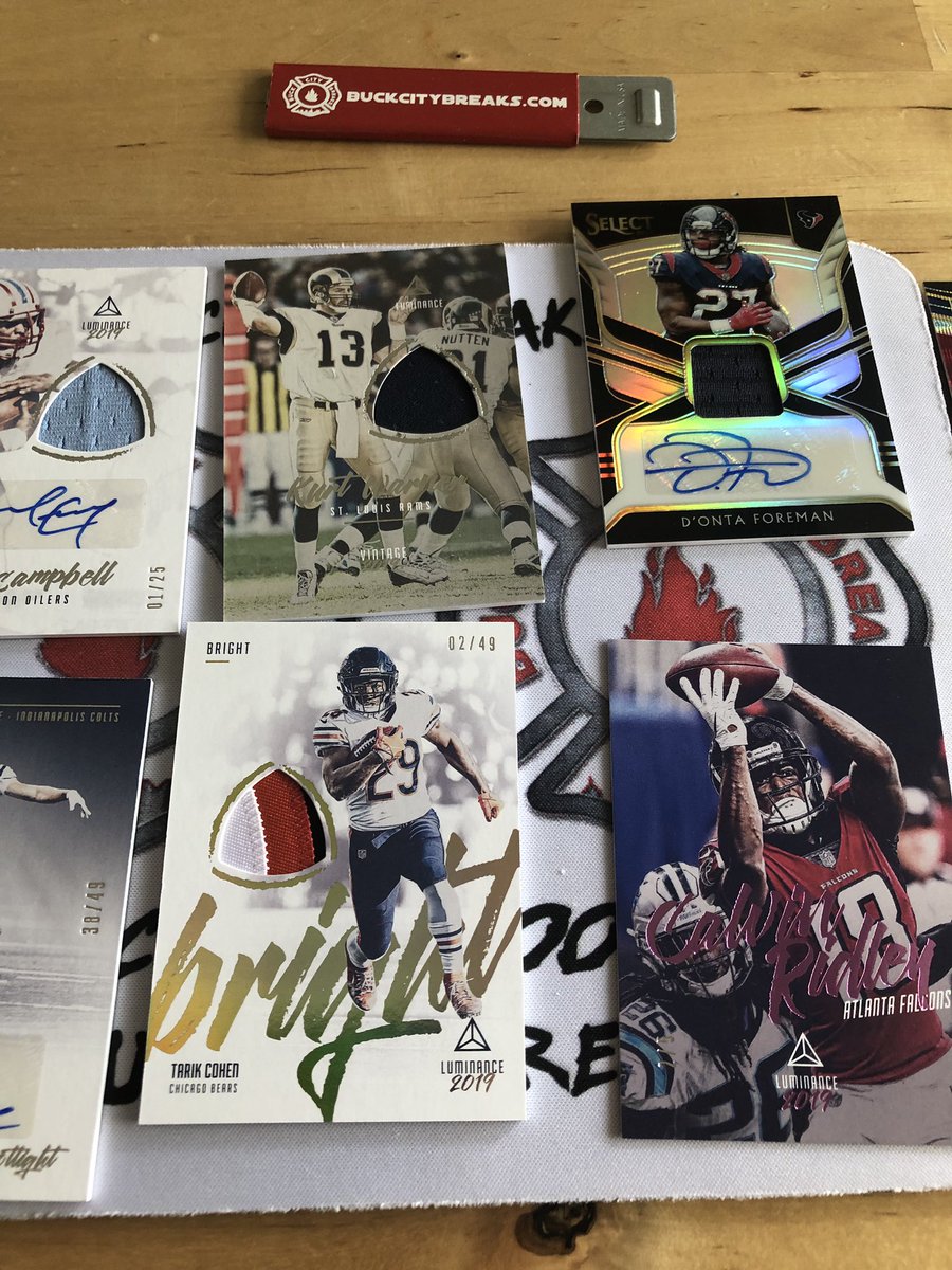 ZackFinn4's tweet photo. Not too bad for a couple of boxes I must say! #eBay #football #footballcards #Panini #nicehits #BuckCityBreaks https://t.co/lLt4tDd7dC