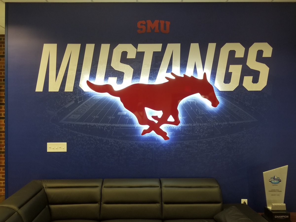 AWilliamsUSA's tweet photo. Thank you to #JeffJordan @SMU_Football @CoachDykesSMU @CoachKaneSMU @LetsGo_Bo5 @coachkcurtis @TreyHaverty for giving me inside access to their practice & meetings. Have a great season! #PonyUpDallas 🔴🔵 https://t.co/YxfteZBmDM