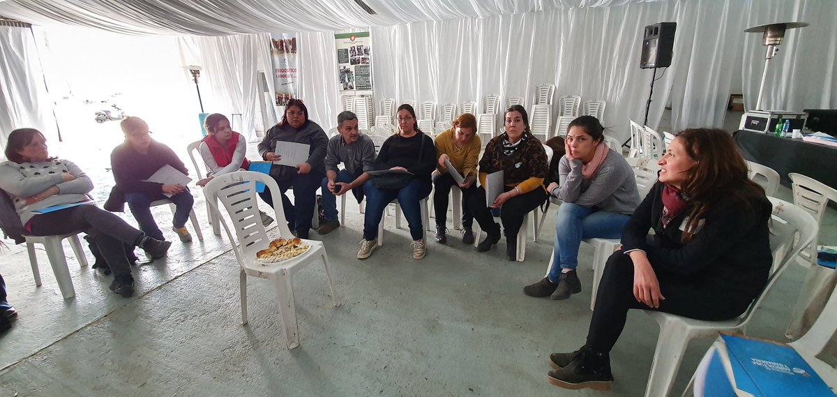 MinAgriCba's tweet photo. "Venimos para hacer un relevamiento de grupos que ya estan trabajando y también reconocer otros que pueden sumarse a diferentes herramientas que tenemos desde el Ministerio para fortalecer sus procesos", dice Paula Corvalan de #Dipaf https://t.co/aCwMANb2Nr