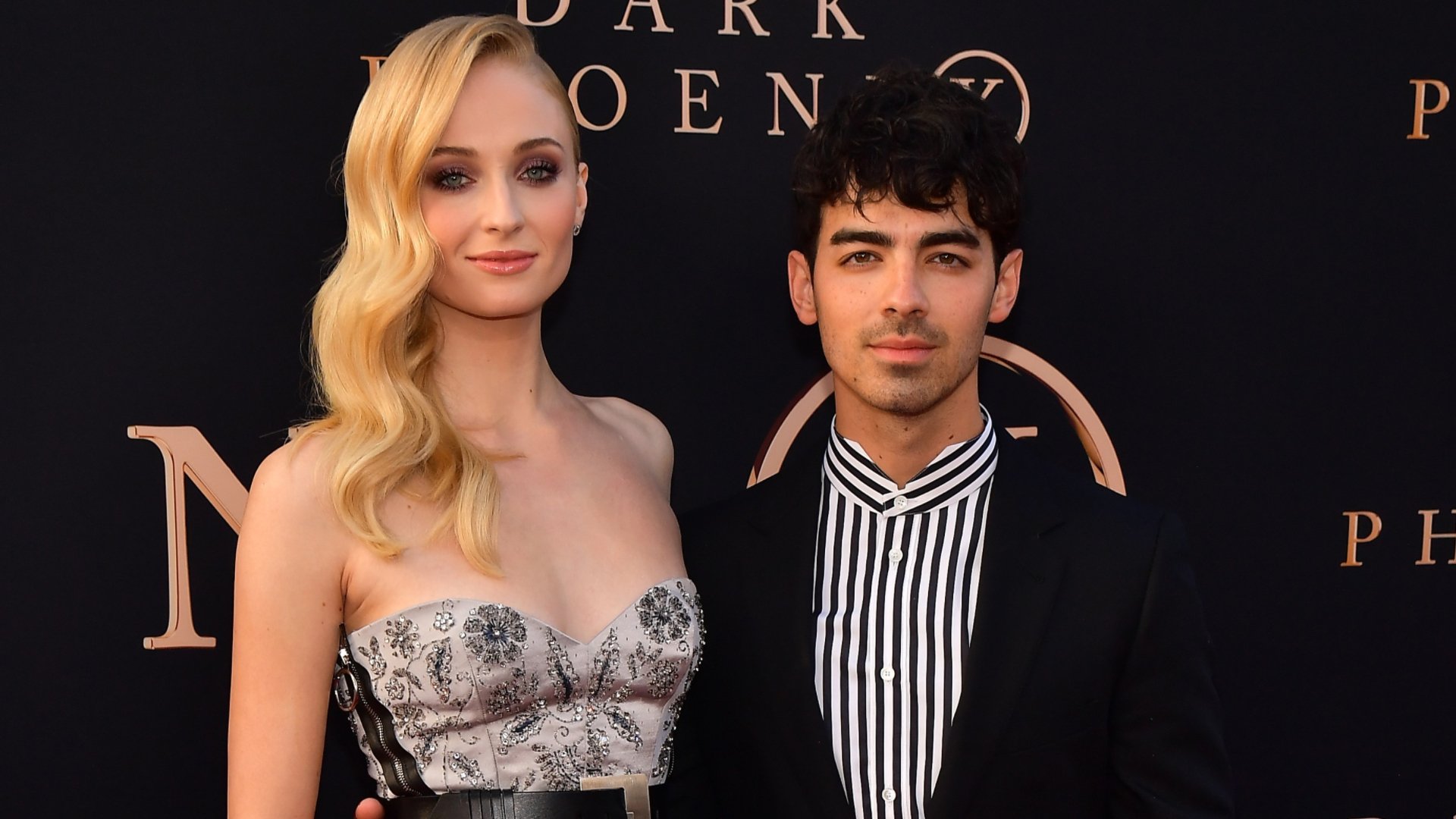 ENewsVideo: Happy Birthday Joe! Joe Jonas gets a kiss onstage from his wife Sophie Turner:  