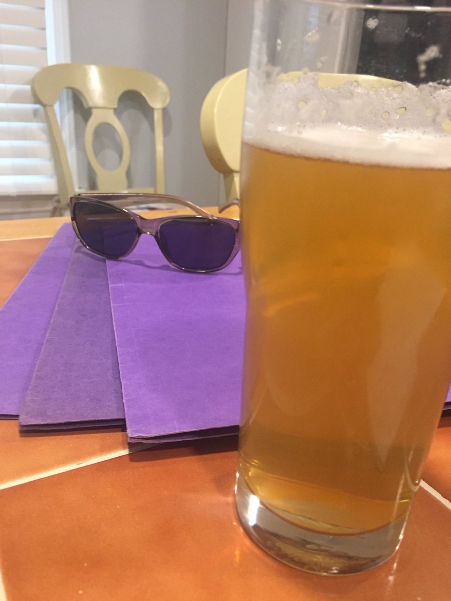 WorldlyVoices's tweet photo. Sun, scripts, and craft beer AKA what Friday afternoons look like at the studio 😎📚🍻 #worldlyvoices #recordingstudio #voiceover #voiceovers #voiceactor #voiceactors #voiceacting #scripts https://t.co/gj179Q1ukI