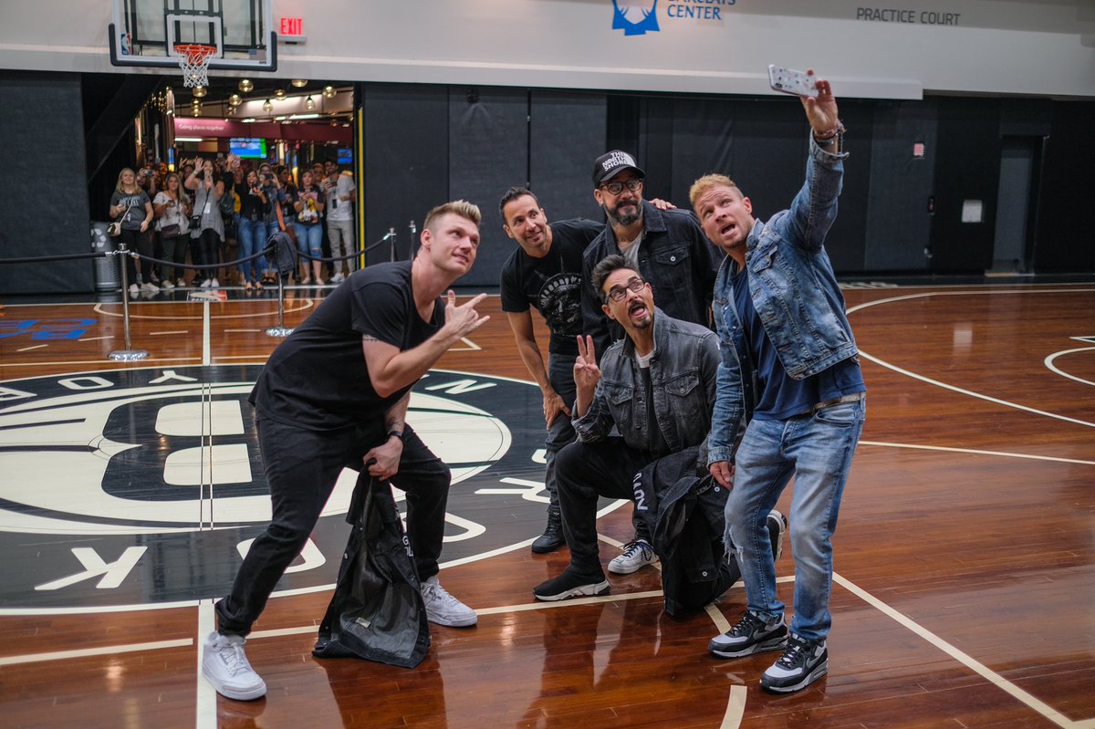 nickcarter's tweet image. Where Brooklyn at?!? You showed UP last night at #bsbnyc. You always go hard with us! Thank you! #dnaworldtour