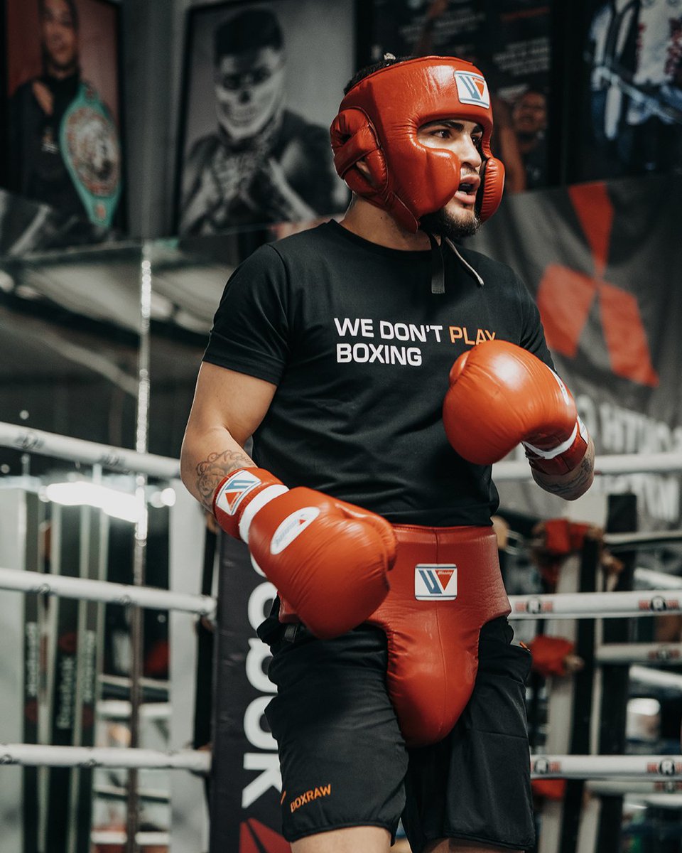 BOXRAW's tweet photo. Boxing isn't a game; there are no Pause, Fast Forward, or Rewind buttons. Every punch, thought out, every counter, calculated. We don't do it because it's easy - where would the glory in that be? We do it because few can do what we do. #WeDontPlayBoxing https://t.co/pct2PoIYK4