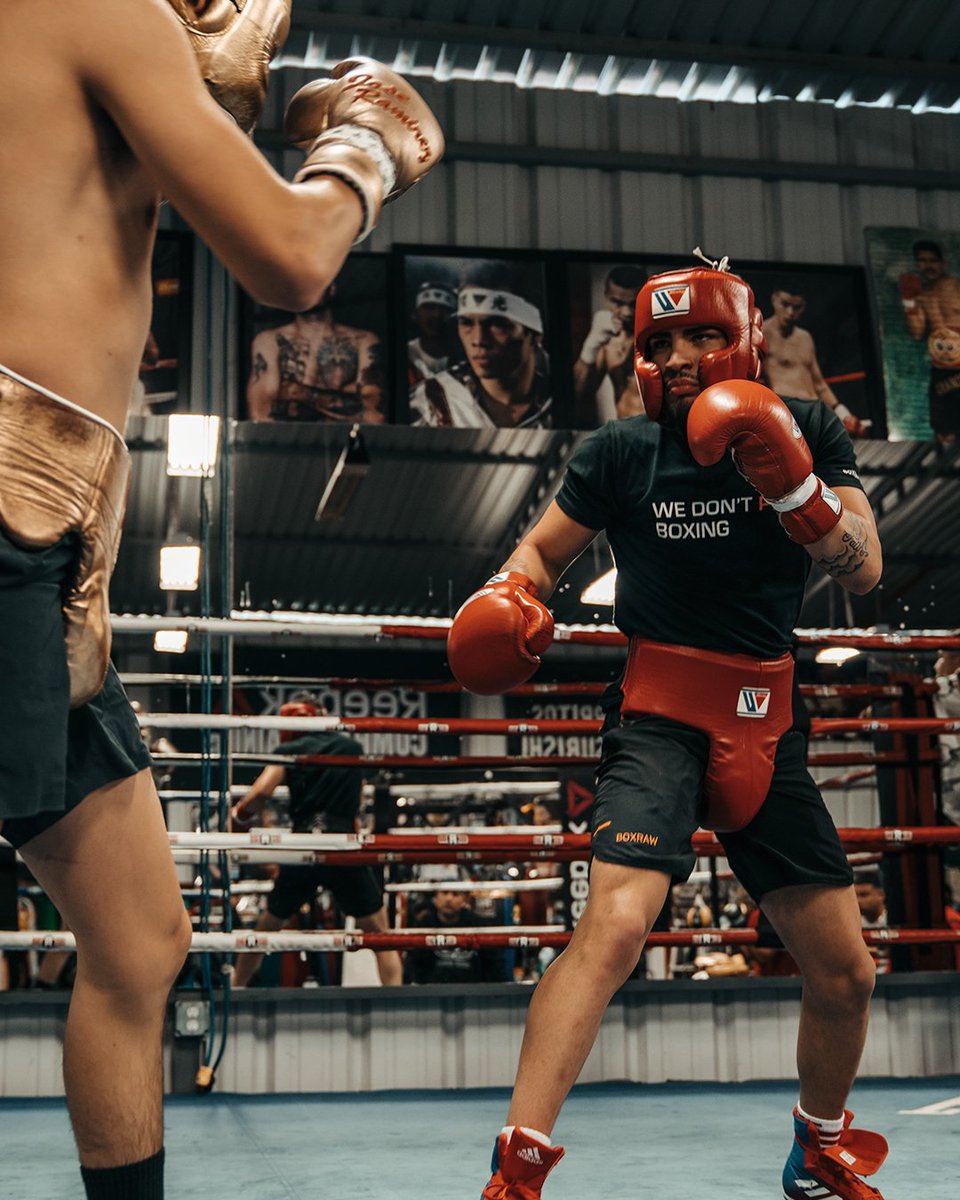 BOXRAW's tweet photo. Boxing isn't a game; there are no Pause, Fast Forward, or Rewind buttons. Every punch, thought out, every counter, calculated. We don't do it because it's easy - where would the glory in that be? We do it because few can do what we do. #WeDontPlayBoxing https://t.co/pct2PoIYK4