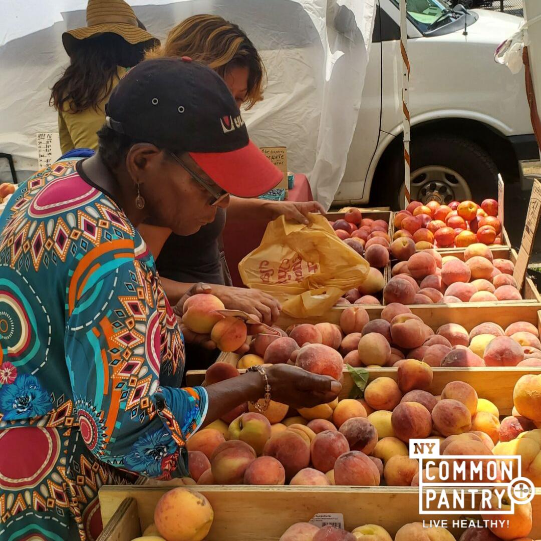 LiveHealthyNYCP's tweet photo. Our first time visiting the Parkchester Greenmarket with seniors from James Monroe Senior Center. They loved all the fresh fruits and veggies! You can visit GrowNYC’s Parkchester Greenmarket on Fridays from 8am to 4pm. #gmktnyc #ohSNAPnyc #farmersmarket #greenmarket #seniors https://t.co/Ysr4KWTEie