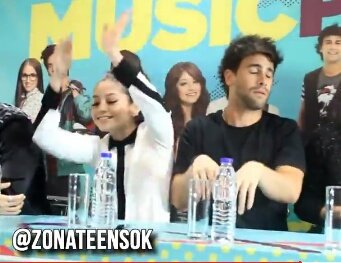 TeamBonitos's tweet photo. Karol con toda la energía bailando y Gastón 😂
#KarolSevilla #RuggeroPasquarelliTrendy #SoyLuna #KCAMexico https://t.co/3ZyNHVSjLu
