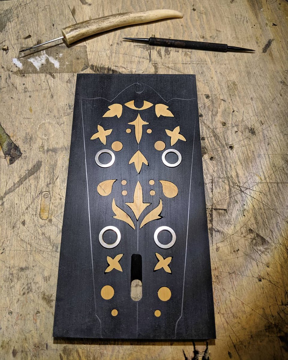 RichliteFretbrd's tweet photo. Luthiery, it’s an art form. Here’s a beautifully inlaid headstock by @renanbanjos. #richlitefretboard
#banjo #banjomusic #banjos #deeringbanjos #luthier #fretboard #banjoplayer #banjolove #banjolife #musician #inlay #inlaywood #inlays #inlaywork https://t.co/8nEcAzepvh