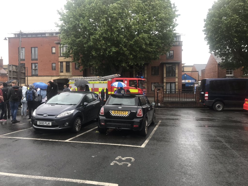 benhowlettuk's tweet photo. All been going on in the Worcester office today 🔥👨🚒🚒🌧☔️ #falsealarm #burntoast #gotwet https://t.co/ABtFPubuJ0
