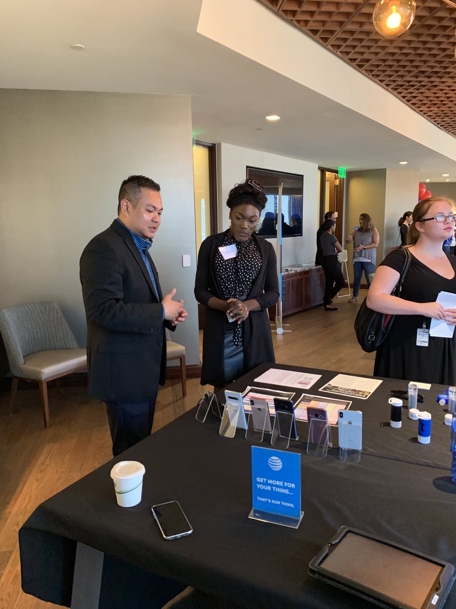 RamirezCrystald's tweet photo. Grateful to spend a Friday partnering with @CitySq @medctori and The Bridge! Could not have done it without our @NTX_Market leadership #BelieveDallas #LifeAtATT #2ndChances #IAmMore https://t.co/6oowoSzvhS