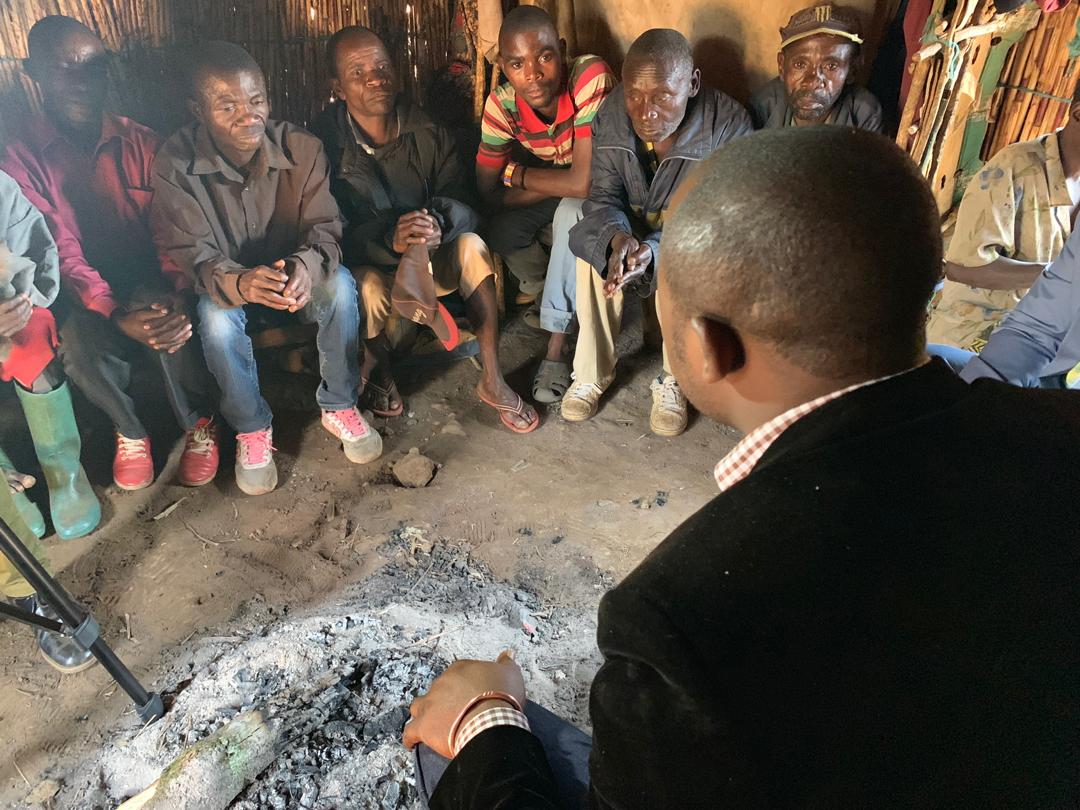 AmaniKamanda2's tweet photo. PNKB: À la rencontre des peuples #pygmees d #kabare,#kalehe. Dialogue ouvert e constructif avec les parties prenantes sur la situation actuelle du #PNKB.
Ns avons longuement échangé sur leur besoin de quitter l Parc ainsi participer à la protection du #PNKB.
@MinEnvRDC @fatshi13 https://t.co/y22sYbwpNY