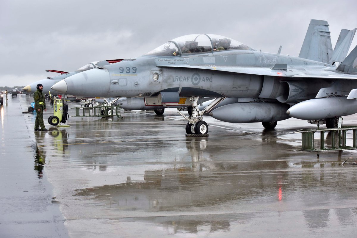 ARC_RCAF's tweet photo. #VolEnFormation ce #VendrediChasseur  ✈️

#Aujourdhui, nous aimerions souligner le #TravailDÉquipe présenté par nos aviateurs de l'#ARC et nos #AmisPartenairesAlliés pendant l'exercice RED FLAG-Alaska 19-3. 👏

#ARCFier #Puissanceaérienne https://t.co/jfnXQ5HTjx
