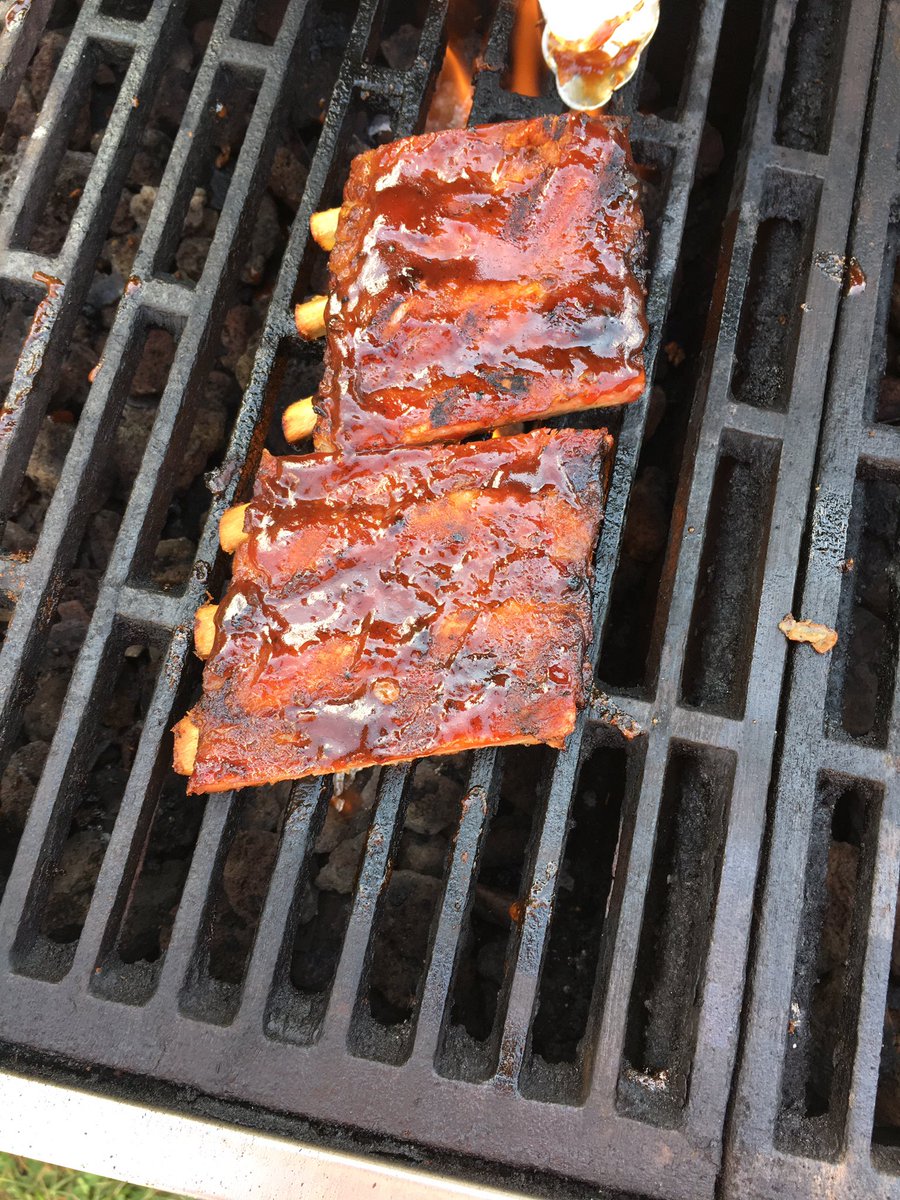 RoxanneElias3's tweet photo. The 36th annual Northwest #RibOff is off to a delicious start with juicy ribs, music and family time! More @toledonews @DeetsBBQ https://t.co/snUkhf2ynr