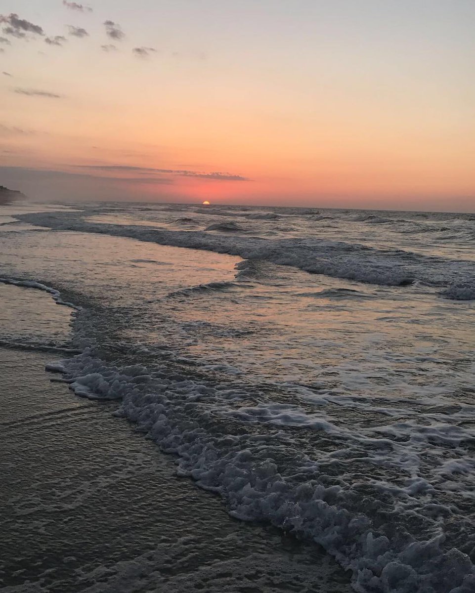 topsaildotcom's tweet photo. Sunset at Topsail, NC! (Photo: @ktangwanders) #repost #topsailnc #topsail #topsailsunset #beach #ncbeaches #nc #saltlife #beachlife #sunsetattopsail #beachsunset #water #ocean #sand #coastliving #nctourism #visitnc #topsailtourism #topsailbeach #colorfulsunset #topsaildotcom https://t.co/No4TUgEbk4