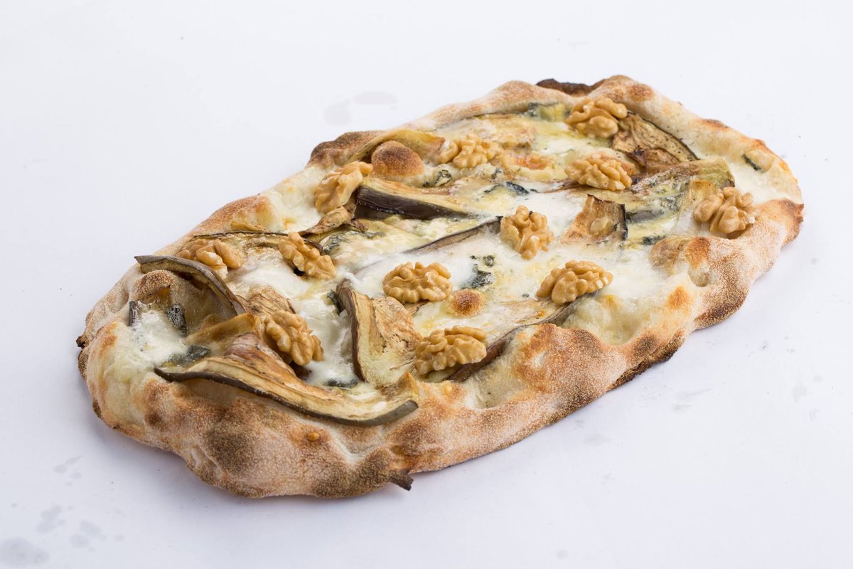 OriginalPinsa's tweet photo. You can customize your Pinsa however you want to, with as many or as little toppings as you deem necessary! What are your favorite toppings? #Pinsa #Pinsaria #Toppings #TheOriginalPinsaria https://t.co/Ki6WiDx68p