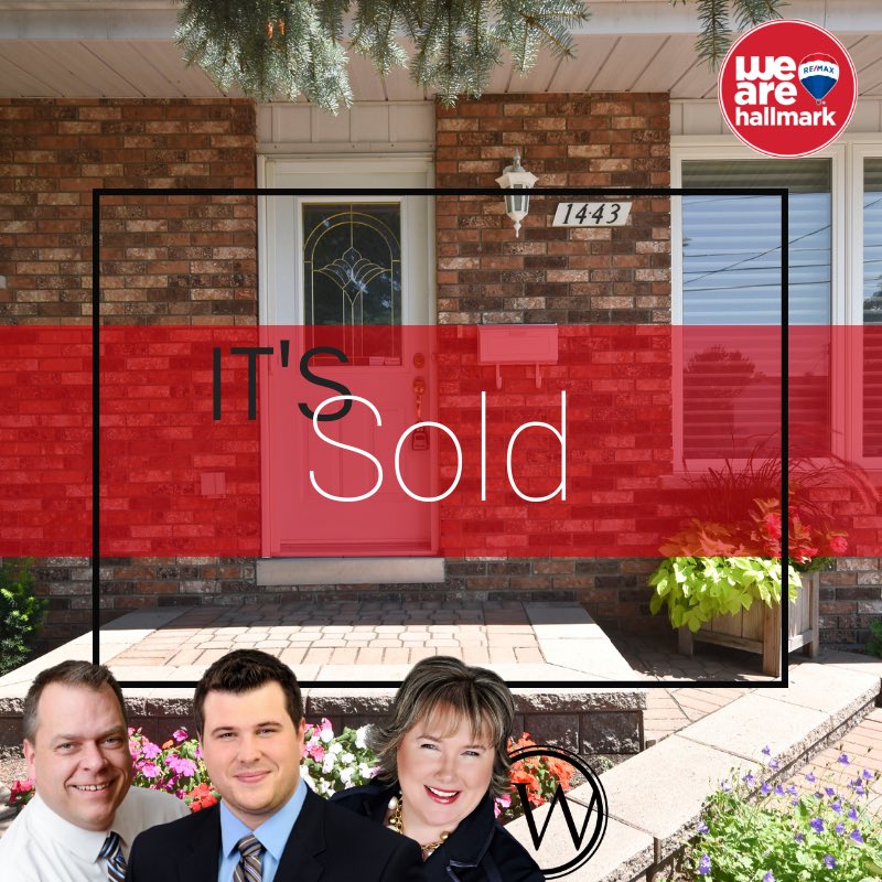 lorieannwarren's tweet photo. Very happy sellers! And I suspect the buyers are ecstatic about winning in multiples too! #thelorieannwarrenteam #homewithlorie #sold #ottawarealestate https://t.co/9V9oakc3jF