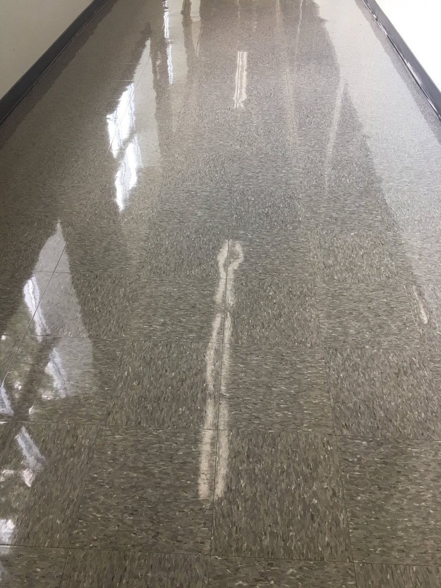 GreendaleLearns's tweet photo. Floors are shined, desks aligned, teachers are ready...students, we’re waiting for you. See you Monday, Panthers. #GDaleFirstDay #WeAreInspiringMinds https://t.co/xWCu5HPTg0