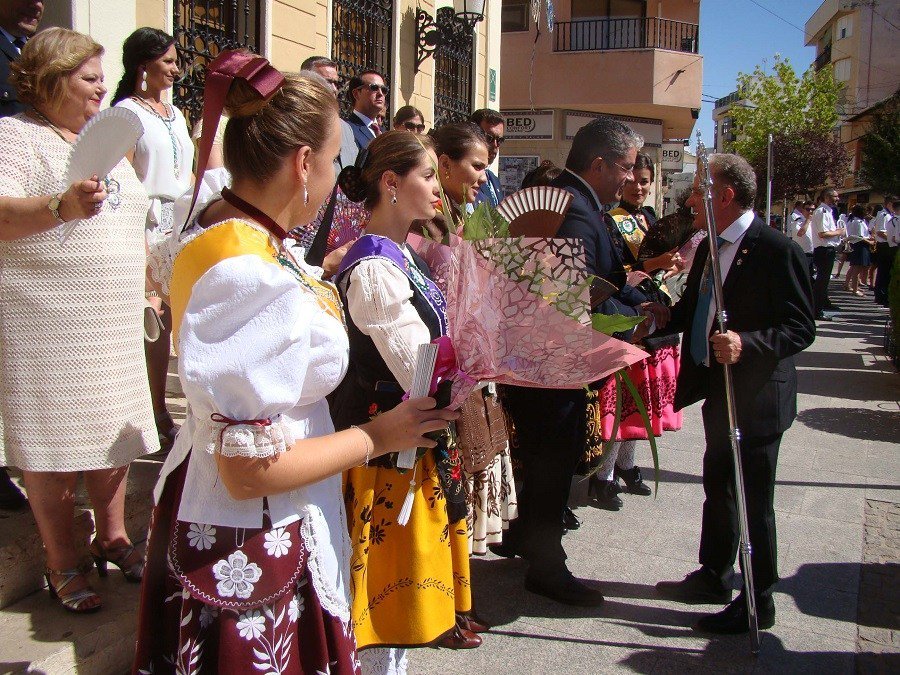 ManchaToledana's tweet photo. Tradición, arte y diversión en día grande de La Feria de Quintanar de la Orden
@aytoquintanar
#quintanardelaorden
#VirgendelaPiedad
#LaFeria #BailedelVermut
#PremioPinturaAntonoArnau https://t.co/KtDyq3V3W8 https://t.co/XZ3APoXnZ2